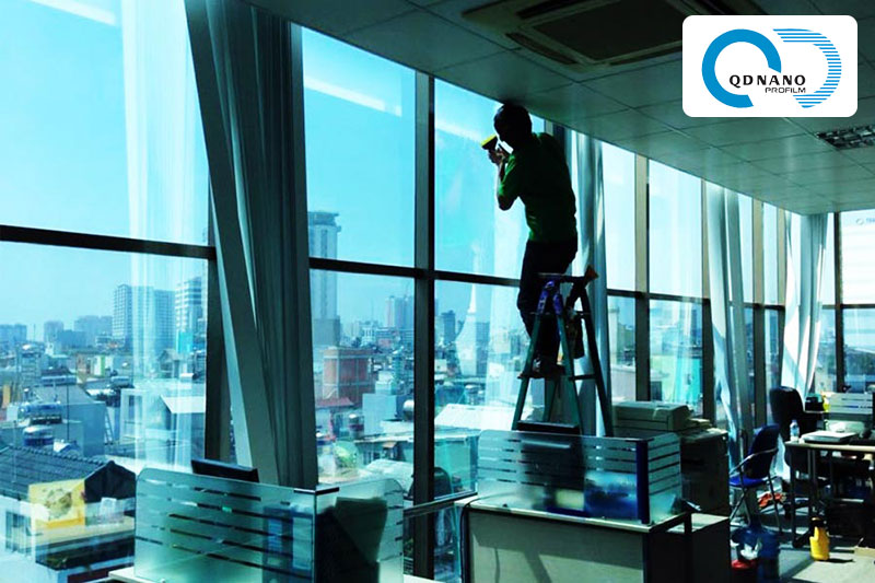 Dán Phim Cách Nhiệt Cho Cửa Kính