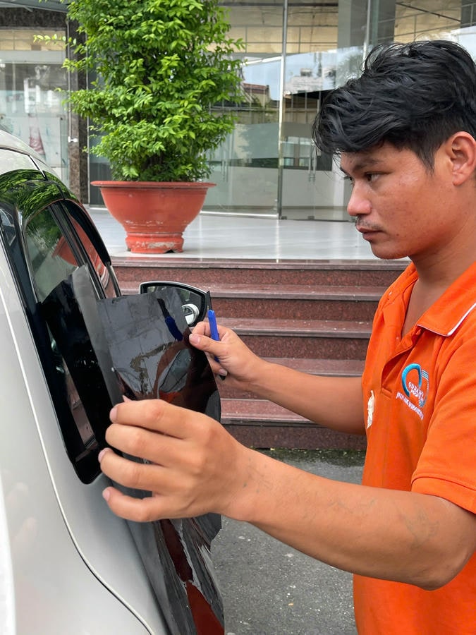 Dán phim cách nhiệt văn ô tô tại quận 3
