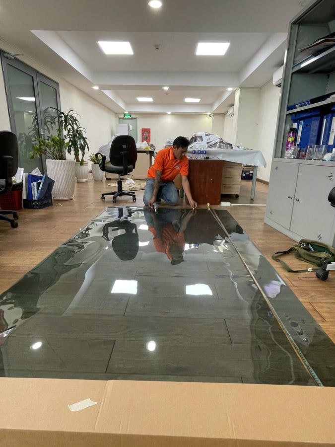 Kiểm tra hiệu quả phim cách nhiệt bằng thiết bị chuyên dụng tại cửa hàng Thử nghiệm phim cách nhiệt tại QD Nano
